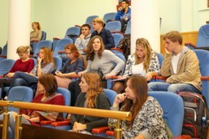 Платят ли алименты после 18 лет, если ребенок учится в вузе