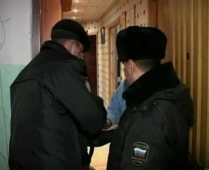 При каких условиях к  вам в дом могут войти судебные пристовы