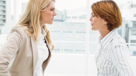 Работодатель не подписывает заявление на увольнение: что делать?
