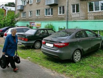 Размер штрафа за парковку на газоне