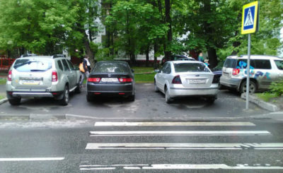Разрешена ли парковка на тротуаре?