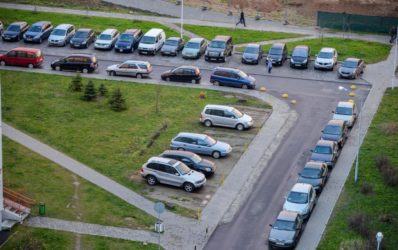 Разрешена ли парковка во дворе жилого дома?