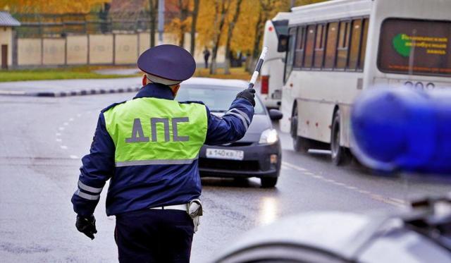 Штраф за разговор по телефону за рулём
