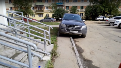 Штраф за стоянку на тротуаре
