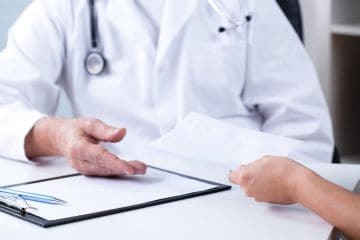 Сколько дней больничного оплачивается в год &mdash; что говорит закон