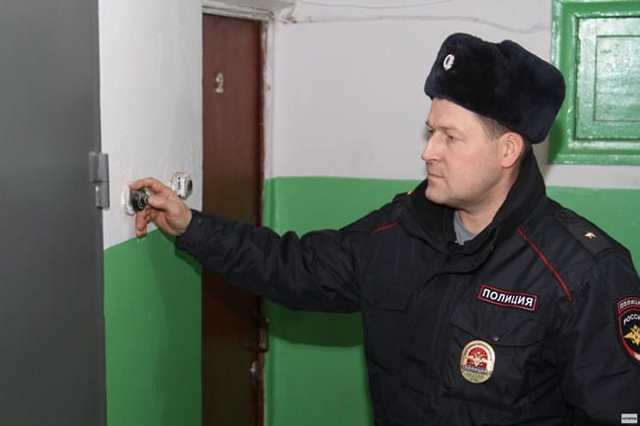 У соседей постоянно лает собака: что делать, куда жаловаться