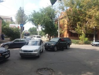 Удар дверью на парковке считается ДТП
