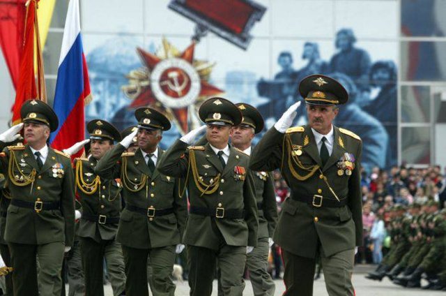 Увольнение с военной службы: переподготовка и выплаты по окончанию контракта