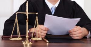 В суде рассматривалось дело о взыскании алиментов судья признал