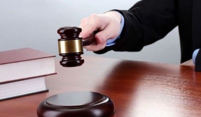 Возможно ли выписать ребенку у отца и прописать к матери