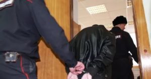 Выехав на место совершения преступления по сообщению об ограблении магазина