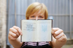 Выписать из квартиры временно проживающего гражданина украины