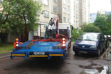Вызов эвакуатора при неправильной парковке во дворе