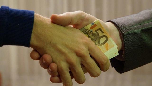 Взятки, подарки &mdash; различие двух терминов в россии