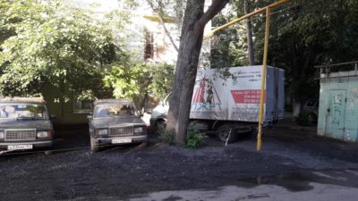 Захват придомовой территории под парковку